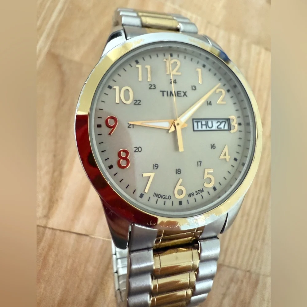 Timex men’s two tone classic watch NEW BATTERY